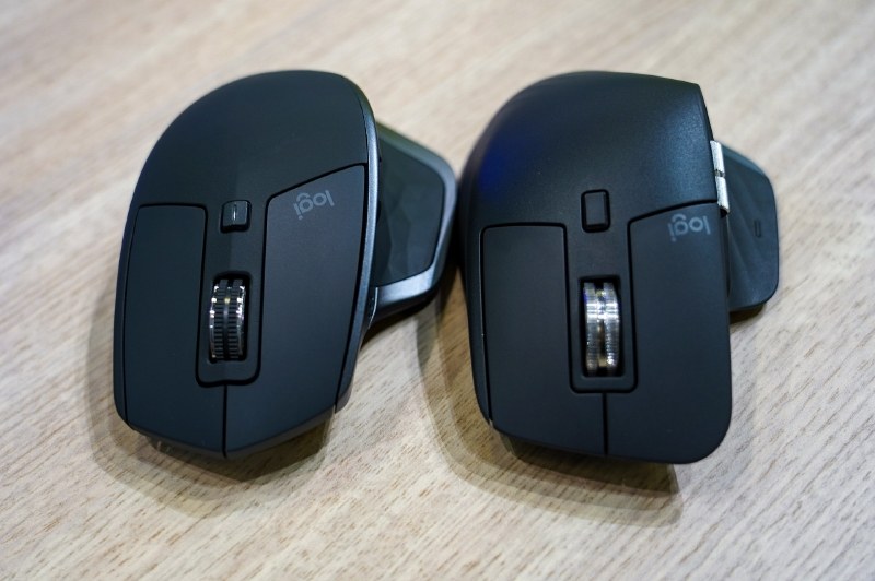 前から見たところ。左が従来のMX Master 2S、右がMX Master 3