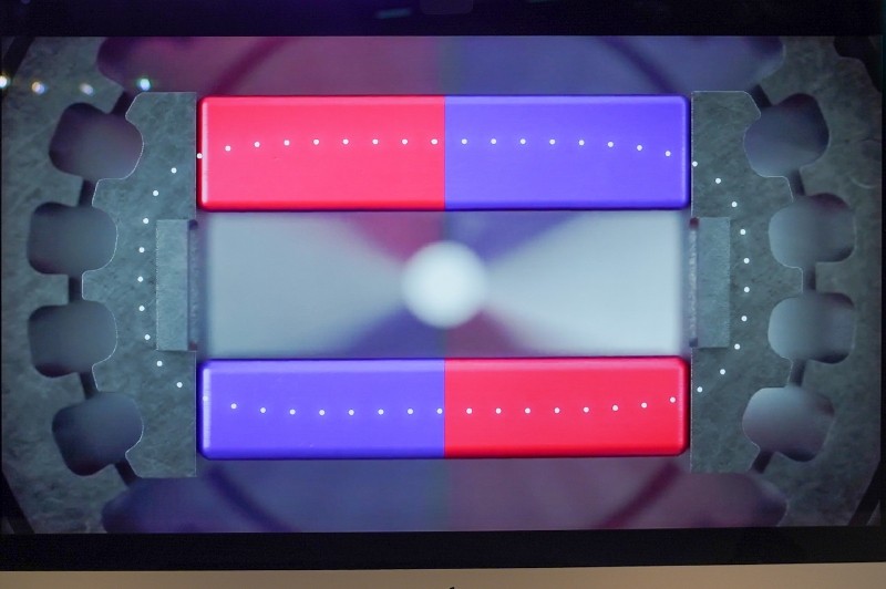 2つの磁石で高い性能を実現