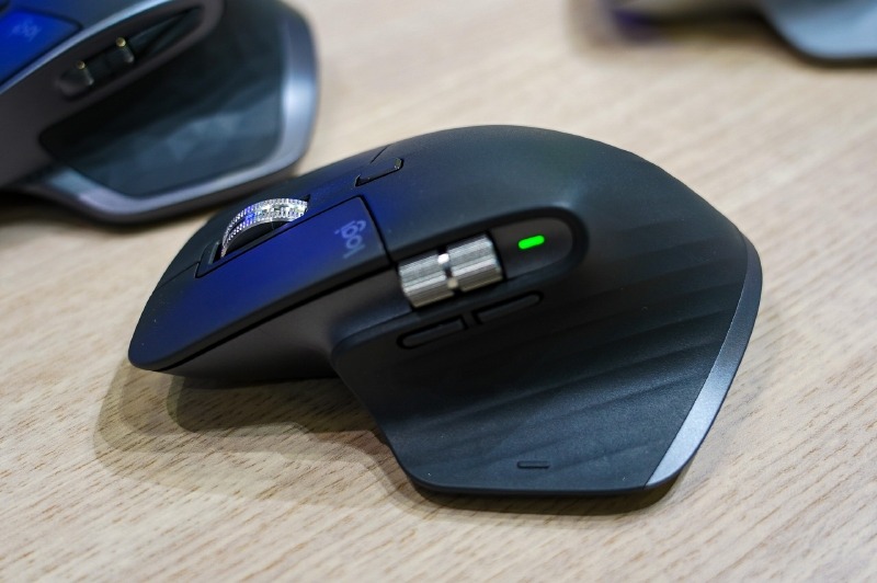 バッテリの状態は従来は2Sでは3つのインジケータだったが、3では1つのインジケータで色で表示される