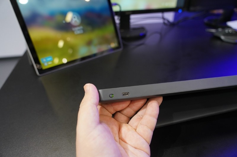 充電はUSB Type-Cで行なう