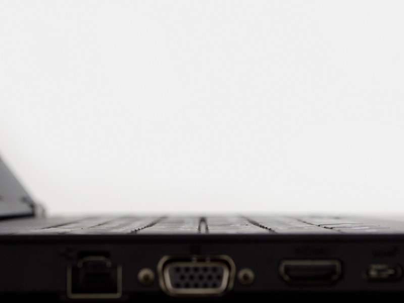 少しわかりにくいが、中央からV字式に気持ち傾いている