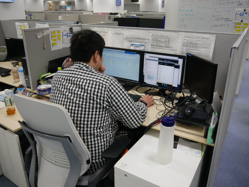 ディスプレイにはさまざまな情報を表示して対応する