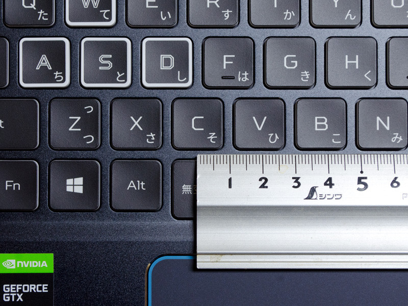 キーピッチは実測で約19mm。[ろ]など一部狭くなっているものもあるが、おおむね問題はない