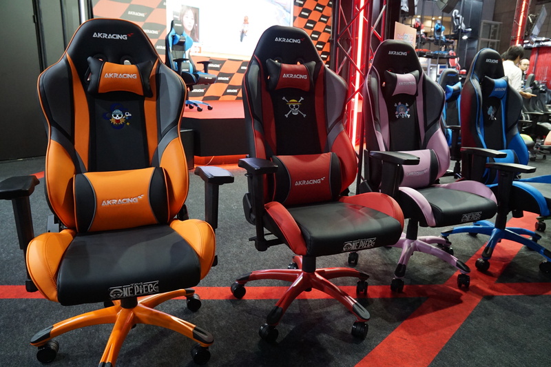 こちらはONE PIECEコラボモデル(<a href="https://pc.watch.impress.co.jp/docs/news/1192097.html">AKRacingから“ワンピース”コラボのゲーミングチェア</a>参照)