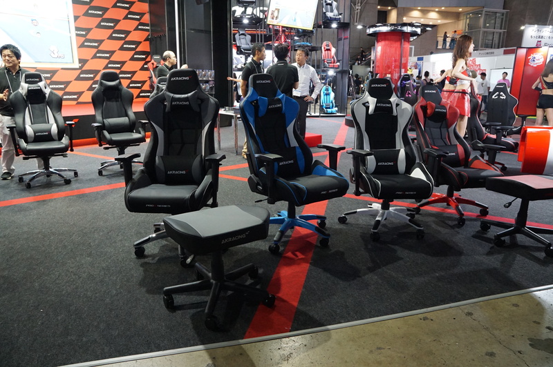 気に入った椅子に自由に座ることができる