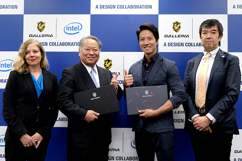 左から米Intel NUCコマーシャルマーケティングディレクター クリスティン・J・ブラウン氏、株式会社サードウェーブ 取締役副社長 榎本一郎氏、GALLERIAアンバサダー ケイン・コスギさん、インテル株式会社 執行役員 パートナー事業本部 本部長 井出晶也氏