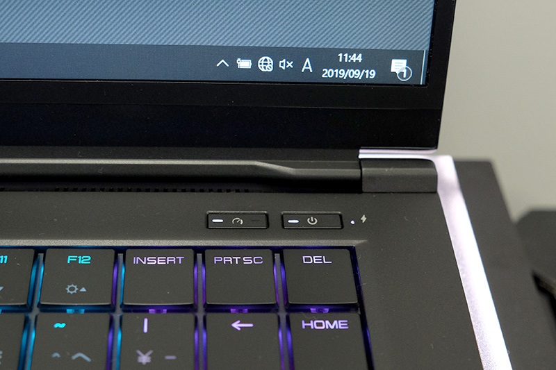 電源スイッチ左はモード動作変更スイッチ