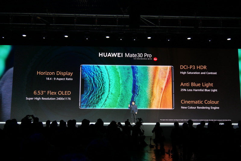 Mate 30 Proのディスプレイは、サイズが6.53型の有機ELパネルで、表示解像度は1,176×2,400ドット