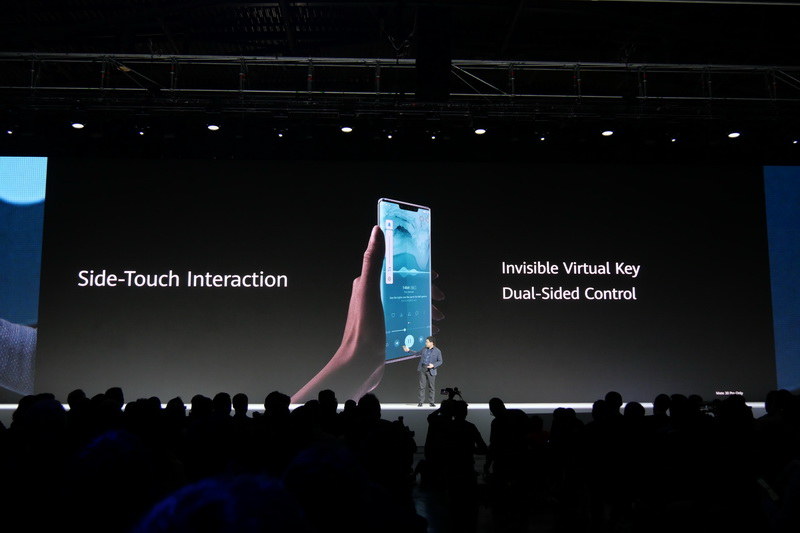 Mate 30 Proは物理ボタンが電源ボタンの1個のみとなる。ボリューム調節は、側面をダブルタップして上下にスワイプすることで行なう