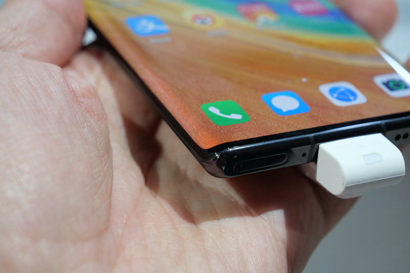 側面や角は緩やかなカーブとなっていて、ゴツゴツとした手触りが少ない