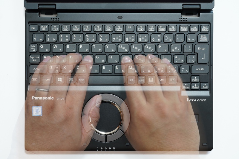 縦のキーピッチがせまいので、手の大きな筆者は慣れるのに時間がかかった