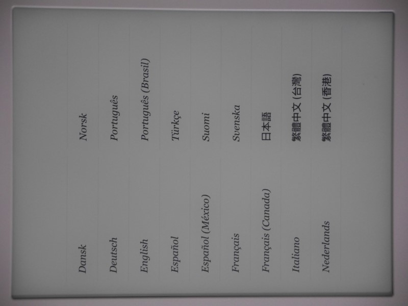 セットアップ開始。最初に言語を選択する。従来に比べると言語数が増加している