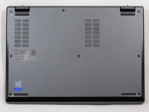 PC短評】LTEモデム内蔵可能で785gの13.3型軽量ノート「VersaPro