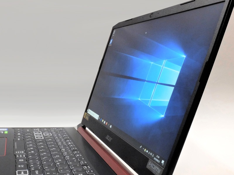 15.6型IPS液晶のため、視野角は広め