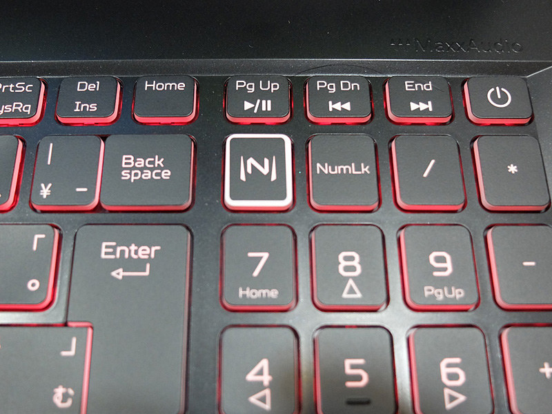 NumLockキーが右に寄せられており、変わりに同社独自のNキーを搭載。Nキーを押すことで内蔵のCPU/GPUのモニタリング専用ソフト「NitroSense」が起動する