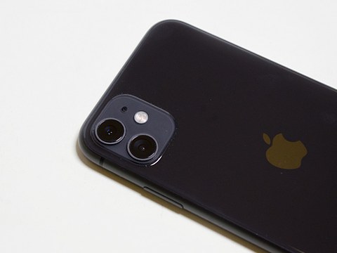 iPhone 11 ブラック、デュアルカメラ搭載、付属品完備 Apple、デュアルカメラ搭載のiPhone 11を発表 - Apple (日本)