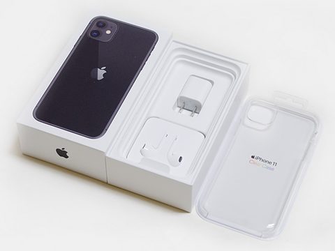 iPhone 11 ブラック、デュアルカメラ搭載、付属品完備 Apple、デュアルカメラ搭載のiPhone 11を発表 - Apple (日本)