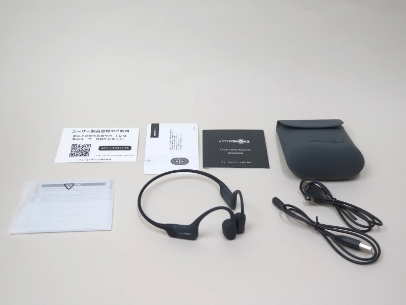 USBケーブルが2本付属するため、職場と家で使い分け可能だ