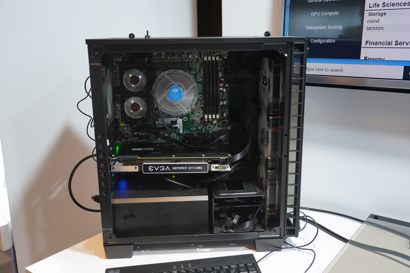 Windows 10 Pro for Workstationが動いている、Optane DC Persistent Memory搭載ワークステーション