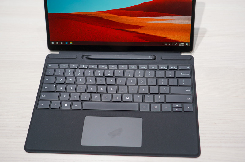 キーボードとタッチパッド