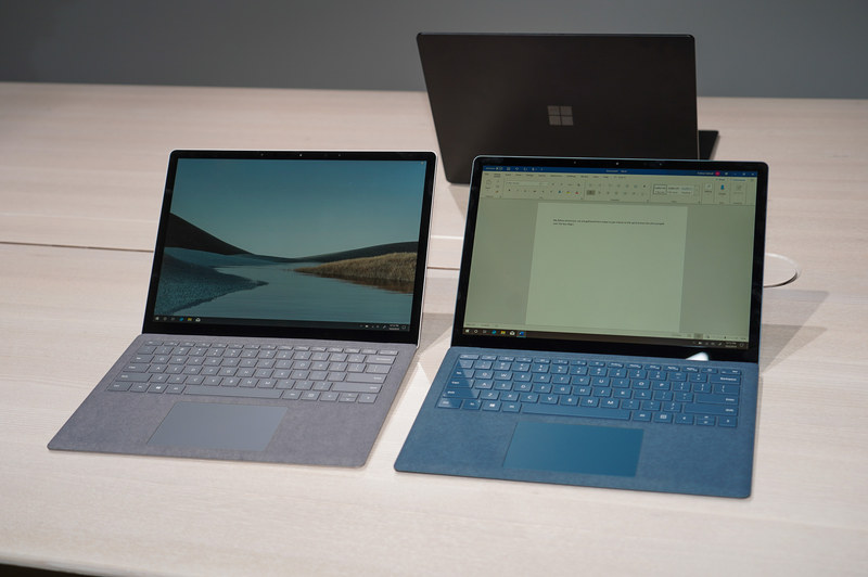 13.5型は従来と同じアルカンターラに加え、アルミ筐体がある