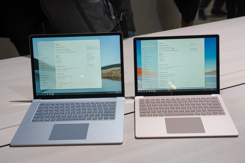 Surface Laptop 3 15型AMD版(左)とSurface Laptop 3の13.5型(右)