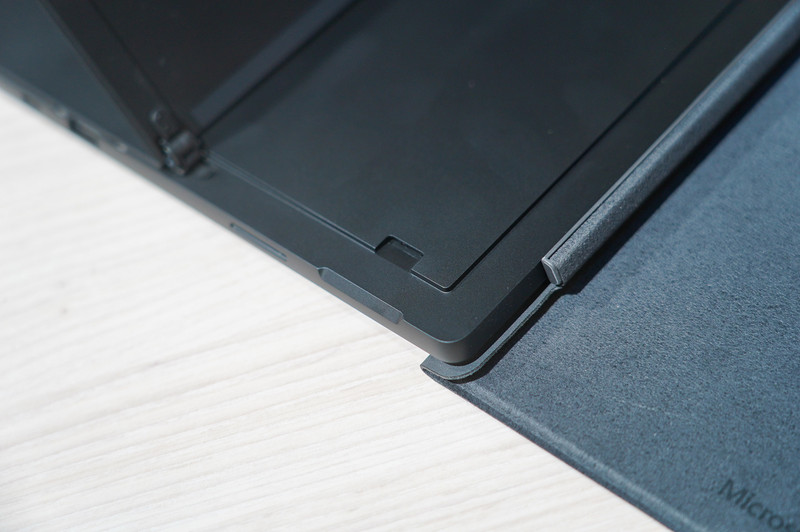 microSDXCスロット