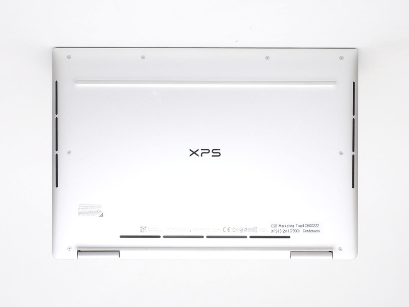 前後に幅広のゴム脚を設け、給排気口はタブレットモード時でも塞がれない部分に配置