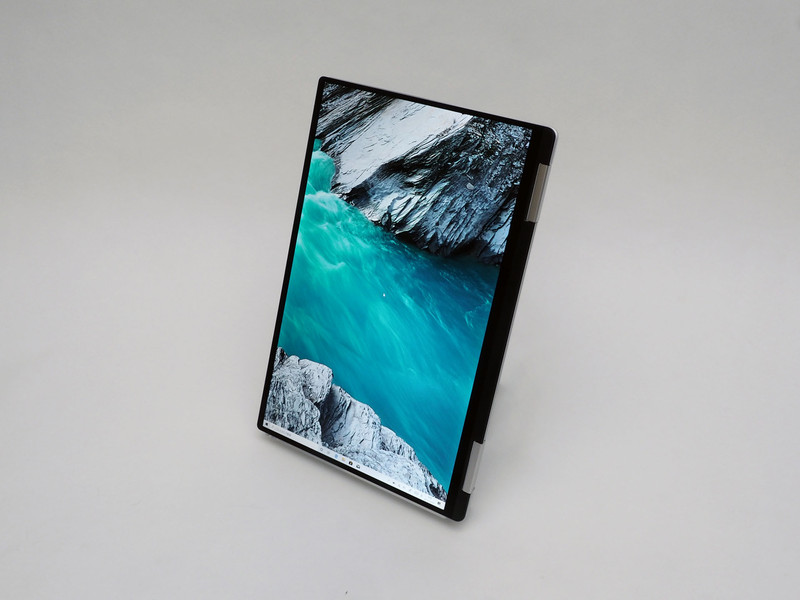 クラムシェルのほか、タブレット、テント、ビューに変形できる