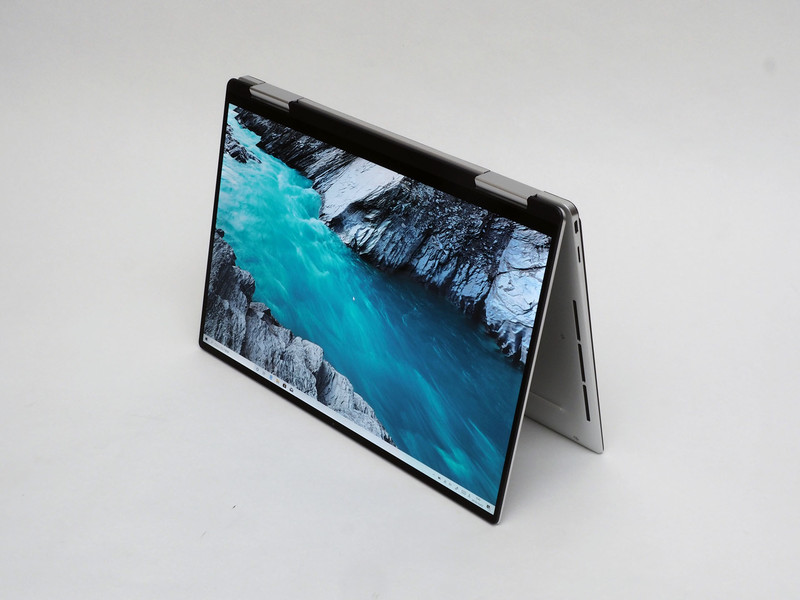 クラムシェルのほか、タブレット、テント、ビューに変形できる