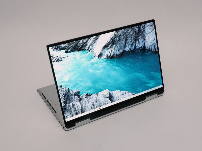 クラムシェルのほか、タブレット、テント、ビューに変形できる