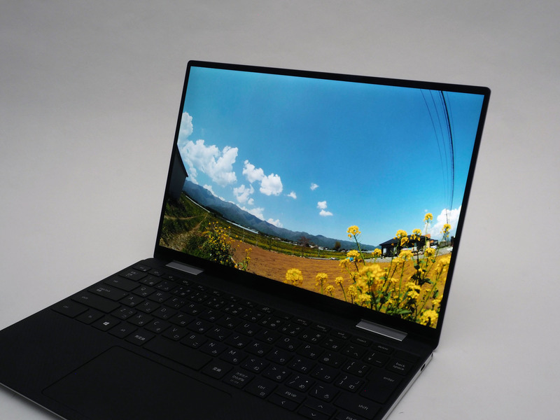 液晶パネルはタブレットモードもある点でやや光沢かつ視野角・色味がよい