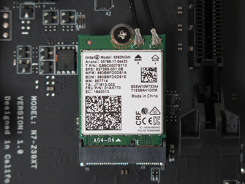 IntelのCNVi対応無線モジュール9580NGWが採用されている