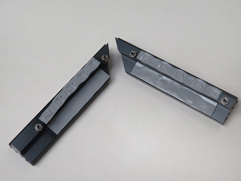 VRMヒートシンクは2ピース構造となっている