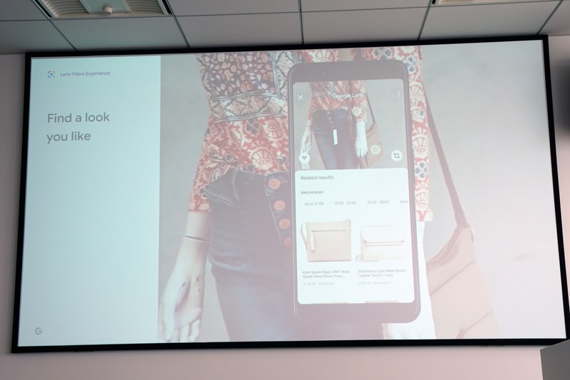 Google レンズでは写真のなかのバッグ、ブラウス、その柄、かたちを比較して特定。類似する商品をキーワードを使わずに検索できる