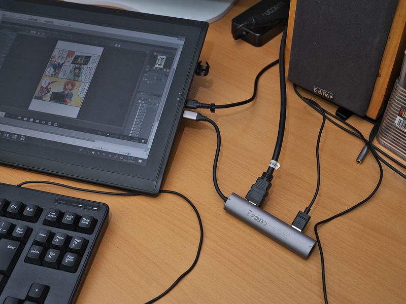 Ankerの「<a href="https://www.ankerjapan.com/item/A8331.html" class="n" target="_blank">Anker 5-in-1 Premium USB-C Hub</a>」を接続してみたところ、問題なくHDMI接続でマルチディスプレイ出力ができ、USB Type-Aのマウスやキーボードも接続できました。このHubの場合、有線LANポートも使用できます。本製品を使うならこうしたHubが1つあれば便利でしょう