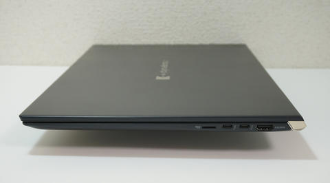 Hothotレビュー】15.6型でもモバイルできる1.399kgのクラム