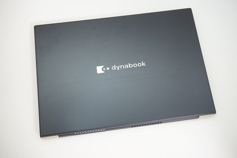 Hothotレビュー】15.6型でもモバイルできる1.399kgのクラムシェル