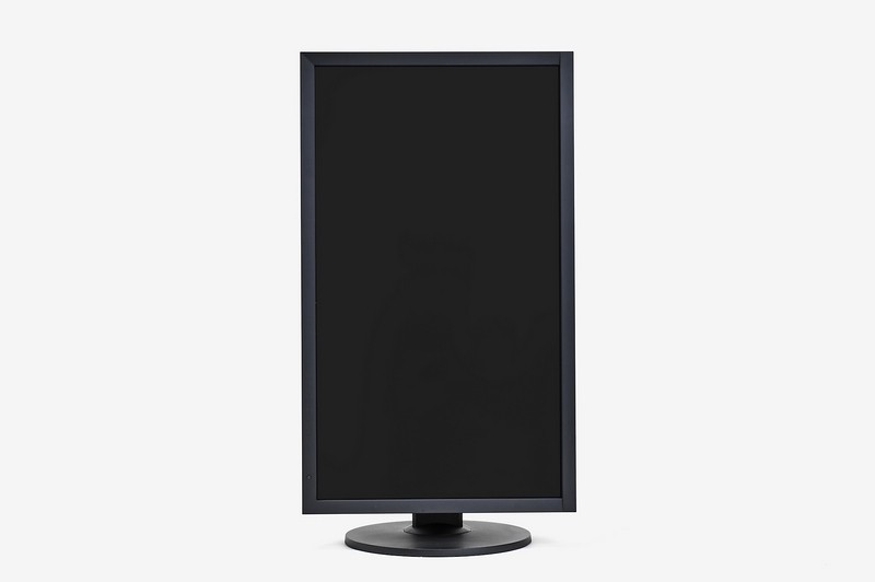 右90度にパネルを回転するピボット機構も備えている