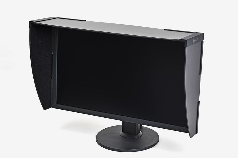 遮光フードはマグネット式でCS2740に簡単に装着できる