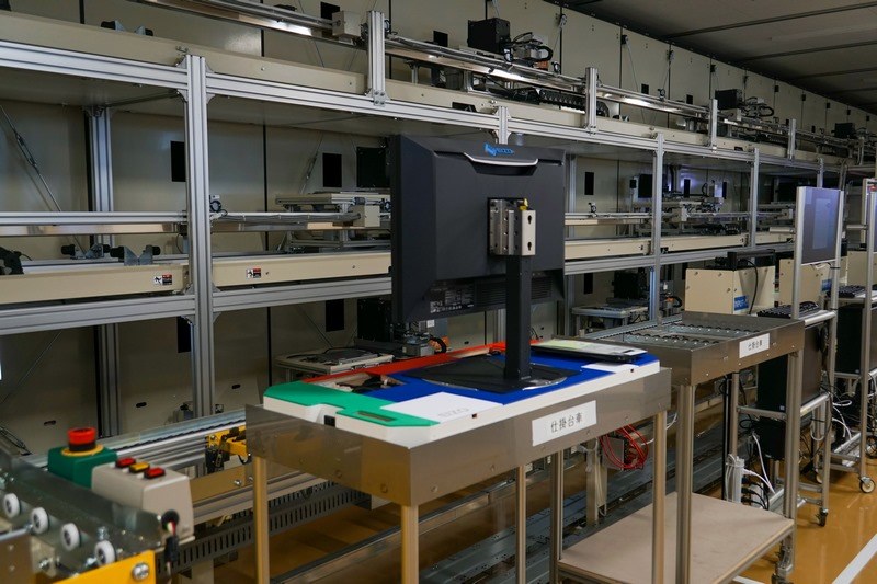 エージングおよび調整の工程は完全に自動化されている