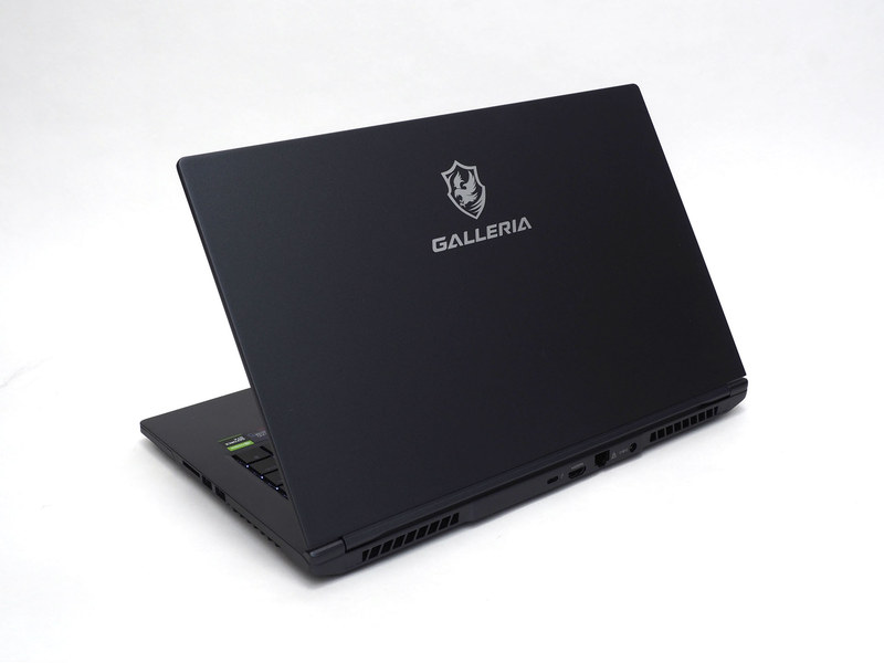 ゲーミング色を抑えたデザインで、ゲーミングもクリエイティブもカバーする