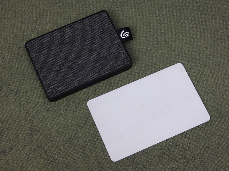 クレジットカードサイズだ