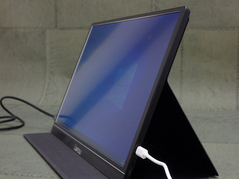 IPSパネルのため、視野角はそこそこ