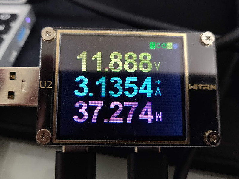 OneMix 2/3では12Vで給電可能だった