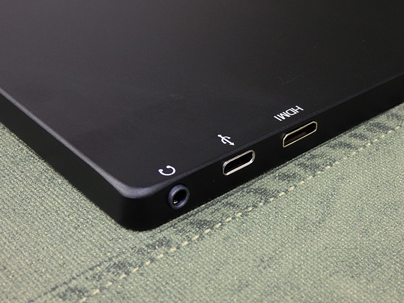 左側面にDP Alt Mode対応USB Type-C、Mini HDMI入力、3.5mmステレオミニジャックによる音声出力を搭載
