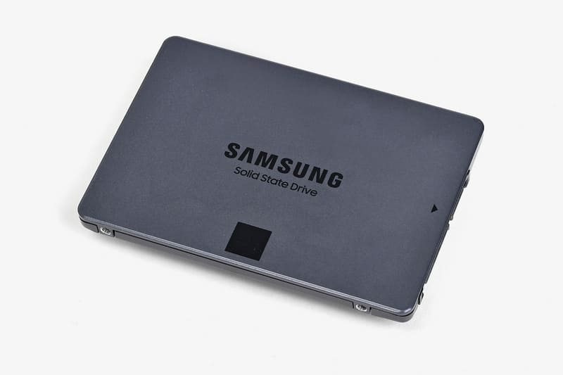 Samsung SSD「860 QVO」。1TBモデルの実売価格は1万円前後(10月30日現在)
