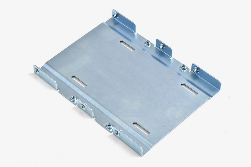 デスクトップPCで2.5インチベイがない場合は3.5インチを2.5インチに変換するマウンタを用意しておこう。500～1,000円程度で購入できる