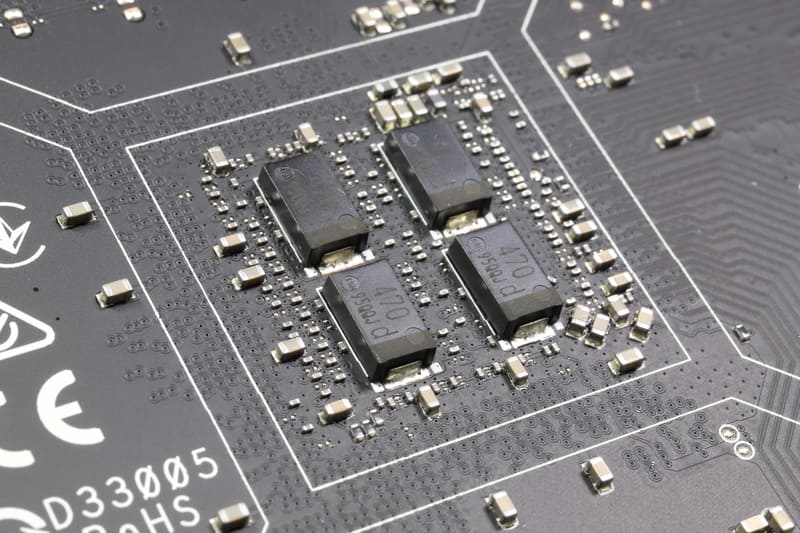 フラックス不要の自動製造プロセス「AUTO-EXTREME Technology」で製造されているため、基板にはフラックスの残渣によるテカリがほとんど見られない