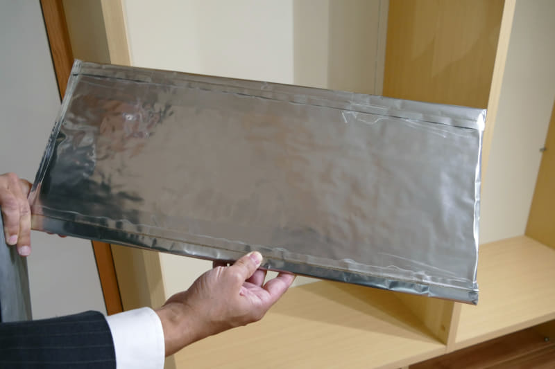 真空断熱グラスウール。これを片方のユニットの内部に張って性能や耐久性を検証する